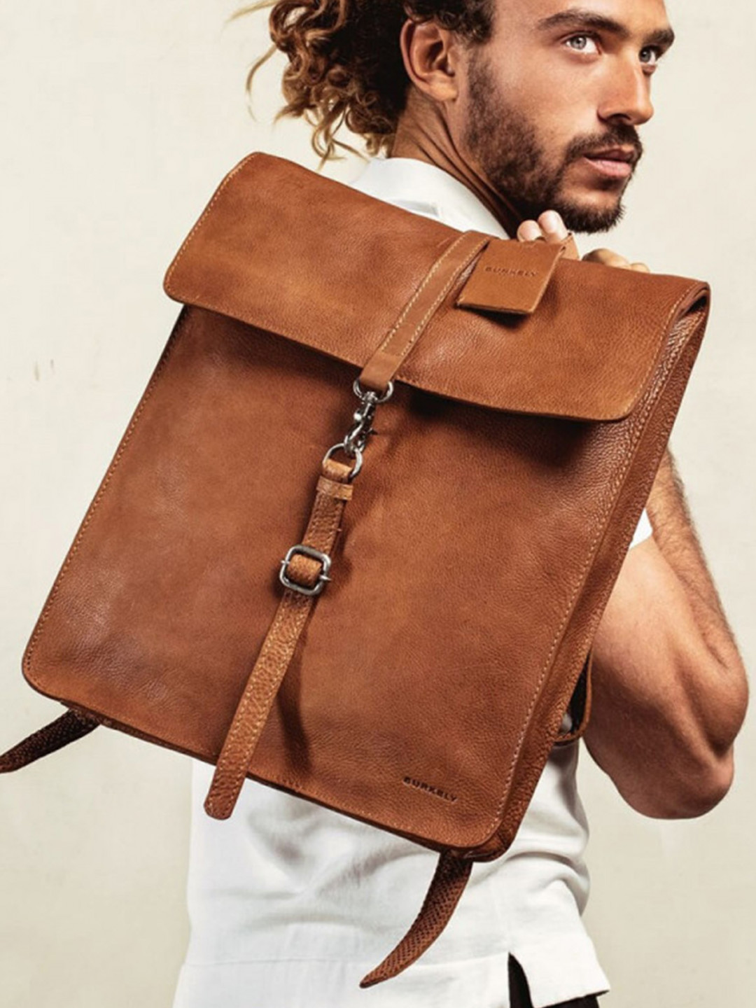Trendy kožený batoh Burkely Alm – koňak
